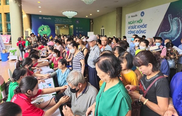 Hà Nội: Khám sàng lọc bệnh tiêu hóa cho 1.000 người dân