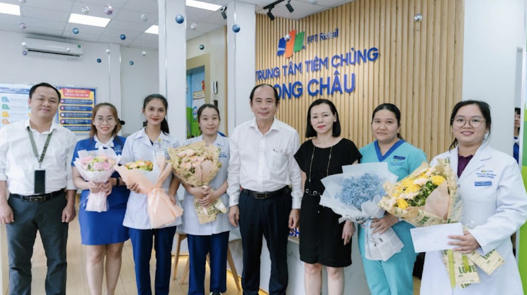 TP HCM: Tuyên dương bác sĩ cấp cứu thành công cho một phụ nữ bị sốc phản vệ ngay tại nhà thuốc