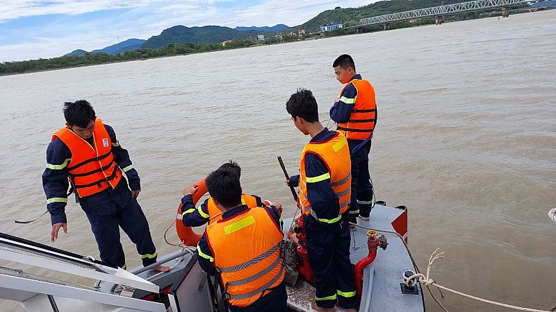 Công an thành phố Hà Nội tập huấn cứu nạn, cứu hộ chuyên sâu trên sông nước