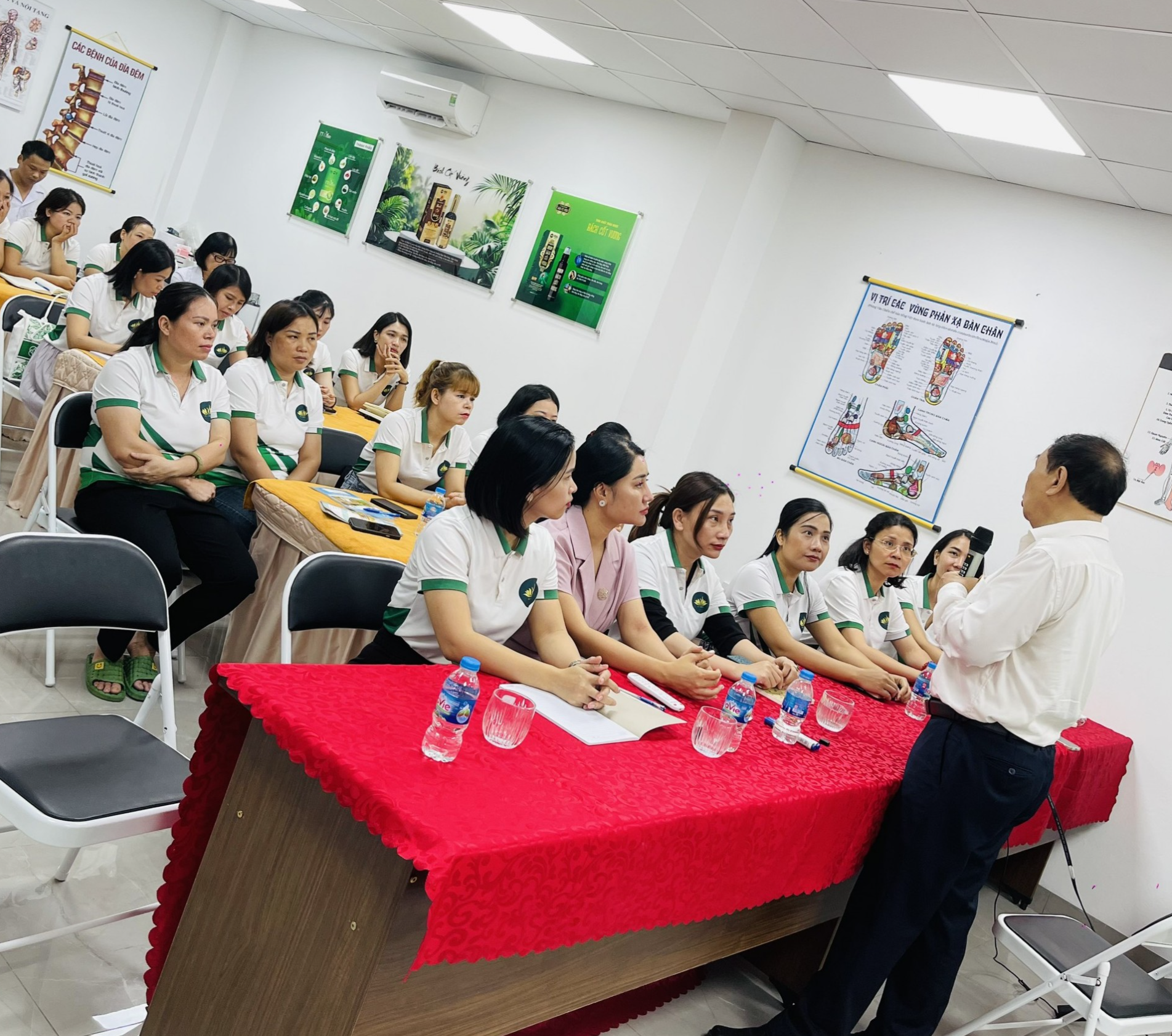 Công ty CP TT Green Việt Nam khai giảng khóa học về xoa bóp, bấm huyệt