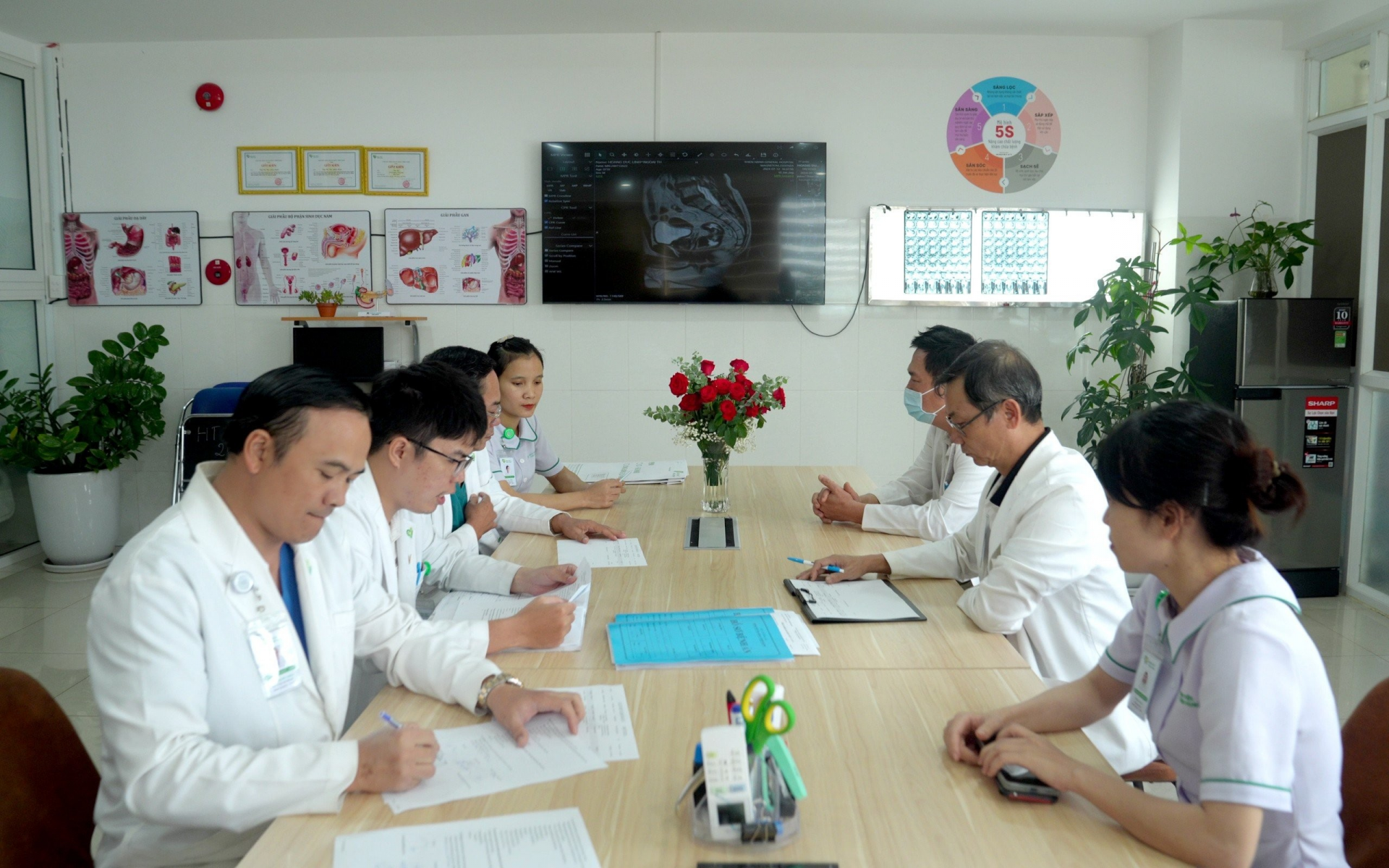 Đắk Lắk:  Bệnh viện đa khoa Thiện Hạnh thực hiện thành công ca mổ nội soi ung thư trực tràng cho bệnh nhân lớn tuổi