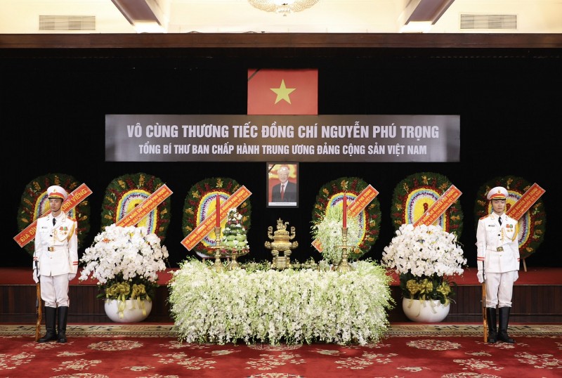 Bàn thờ cửa Tổng Bí Thư Nguyễn Phú Trọng được đặt trang trọng tại Hội trường Thống Nhất