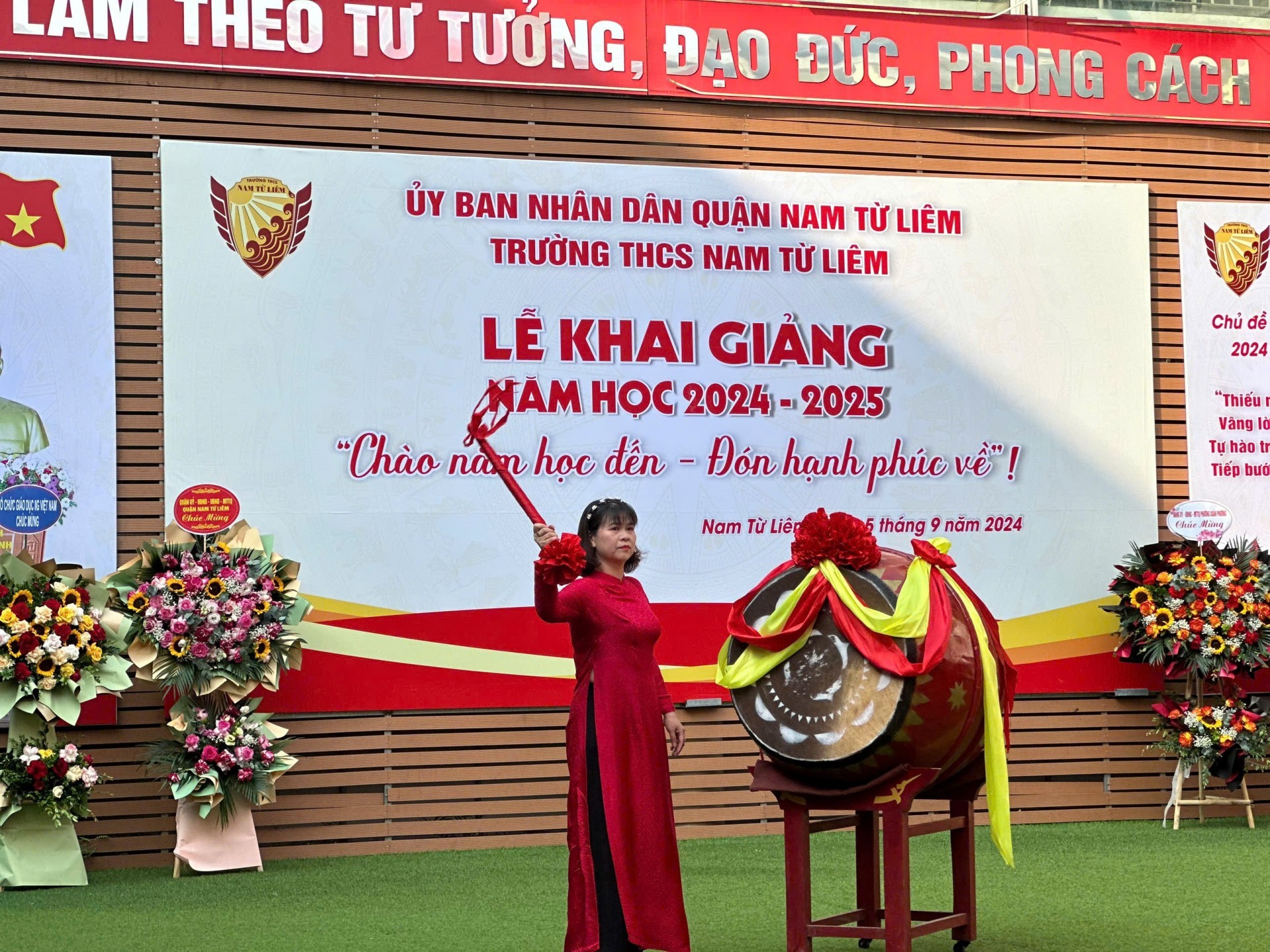 Trường THCS Nam Từ Liêm: "Chào năm học đến-Đón hạnh phúc về"