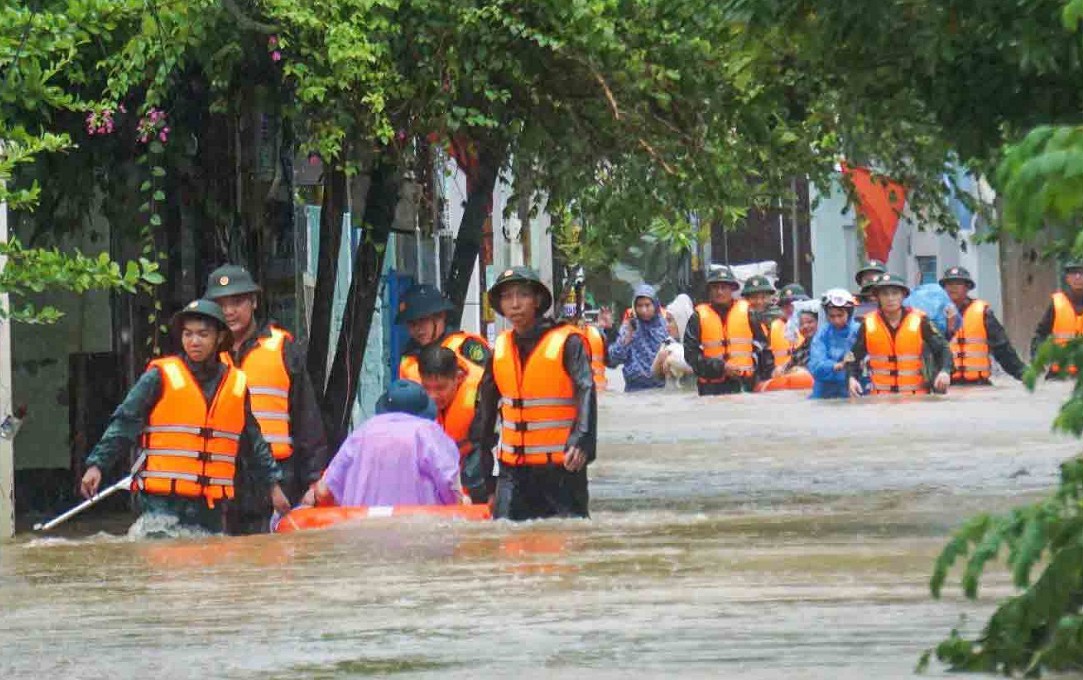 Đảm bảo nước sạch, vệ sinh môi trường, quản lý chất thải trong bão số 3