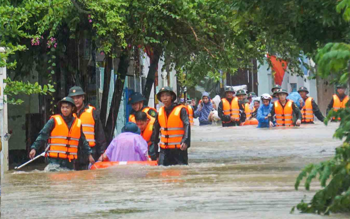 Đảm bảo nước sạch, vệ sinh môi trường, quản lý chất thải trong bão số 3