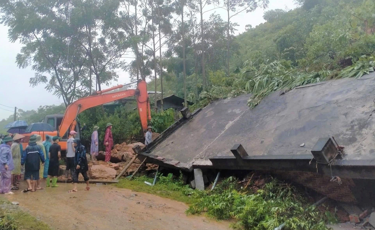 Cảnh báo nguy cơ lũ quét, sạt lở sau bão số 3