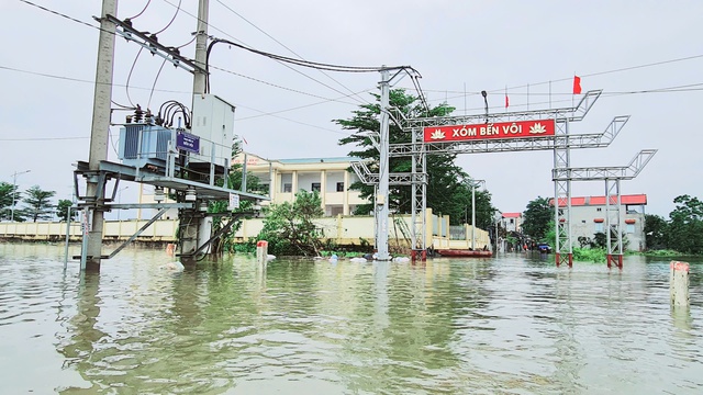 Báo động lũ trên sông lớn, các quận huyện tổng lực ứng phó khắc phục thiên tai