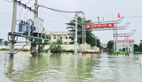 Hà Nội: Báo động lũ trên sông lớn, các quận huyện tổng lực ứng phó khắc phục thiên tai