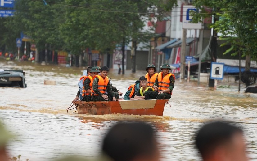 Thủ tướng: Chung tay ứng phó, khắc phục hậu quả bão lụt với trách nhiệm cao nhất