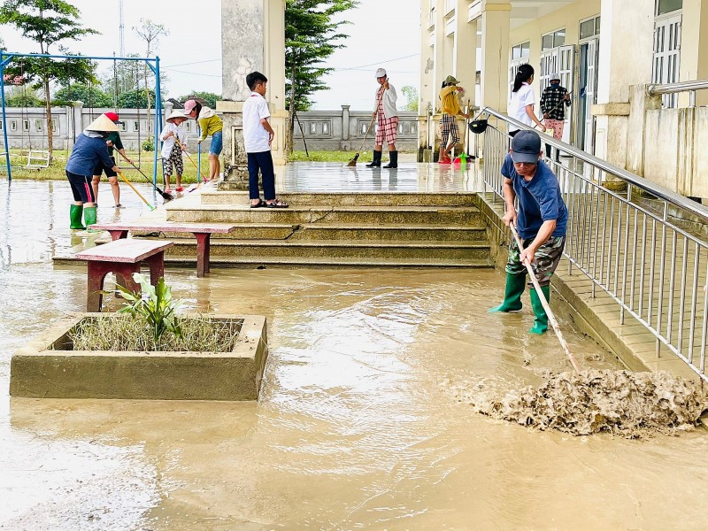 Bộ Y tế đề nghị các địa phương giám sát, xử lý dịch bệnh trong mưa lũ, ngập lụt