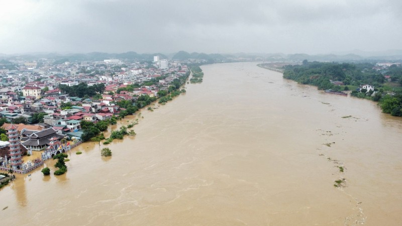 Lũ trên các sông xuống dần, khu vực Nam Bộ có mưa dông