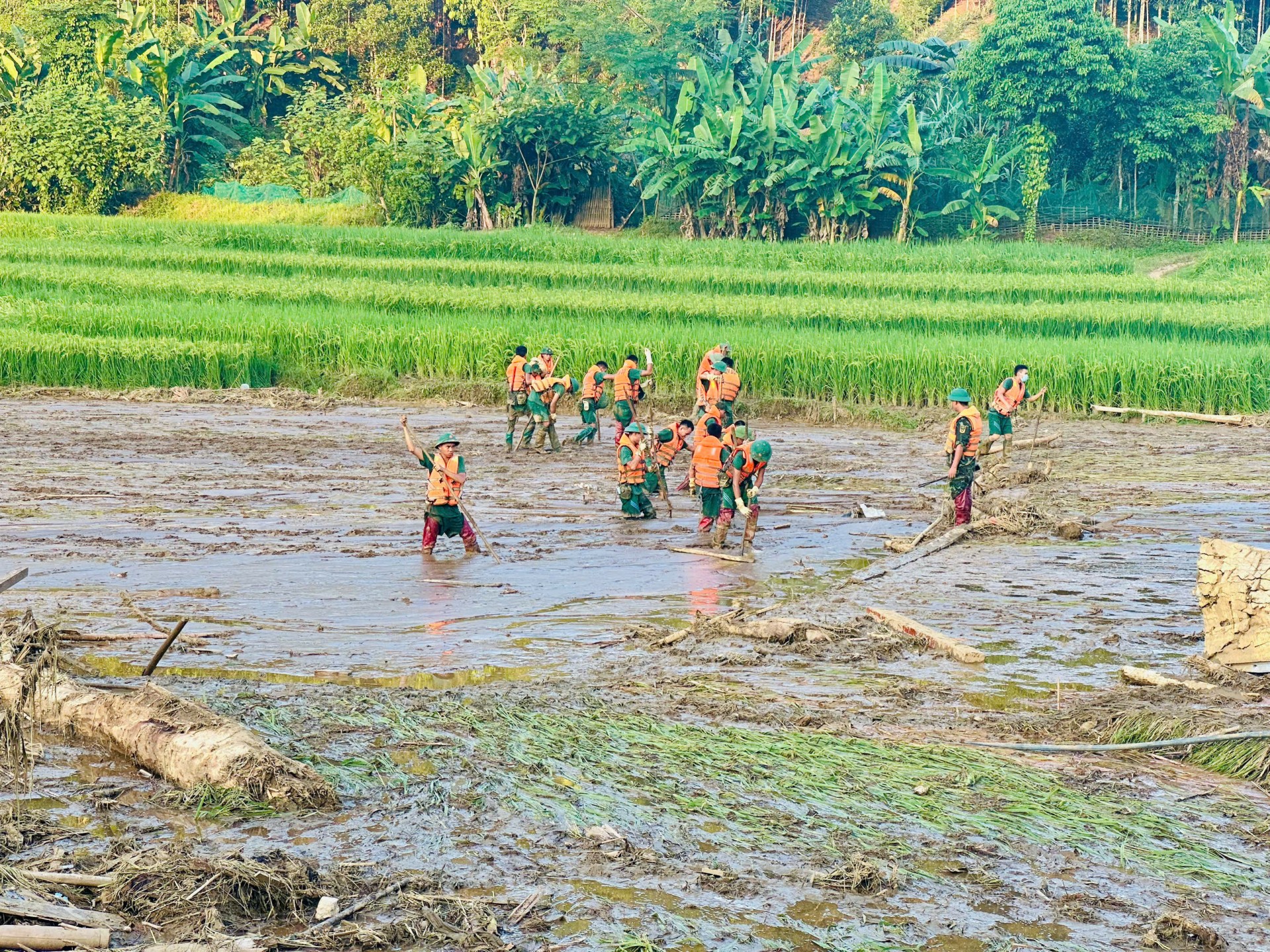 Hành trình về Làng Nủ: Xót xa, nghẹn ngào trước thảm họa lũ quét