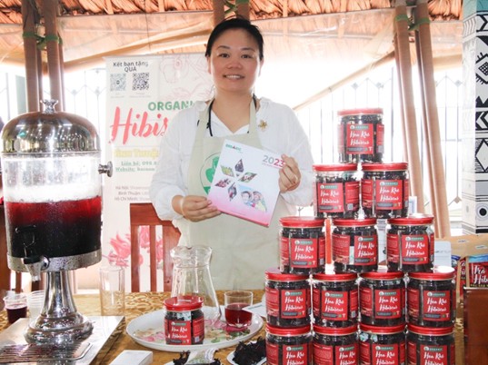 Ths. Bùi Thị Hồng Hà: Hành trình đưa Hibiscus phủ xanh sa mạc