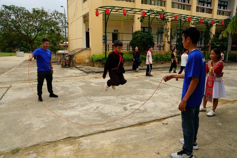 Vinamilk cùng trẻ em vùng khó khăn vui đón Trung thu sau bão lũ