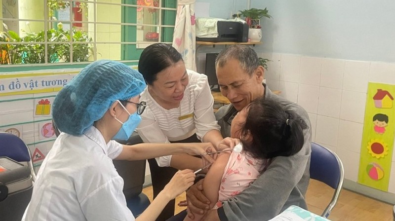 TPHCM: Đẩy mạnh chiến dịch tiêm chủng vaccine để sớm kiểm soát hiệu quả dịch sởi