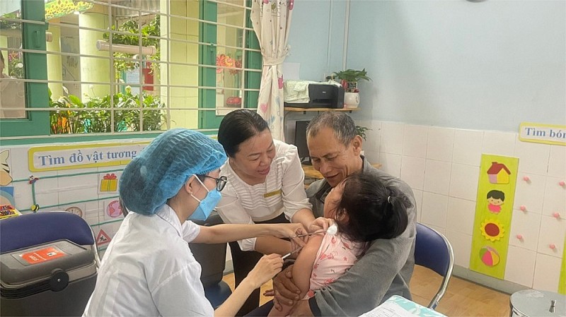 TPHCM: Đẩy mạnh chiến dịch tiêm chủng vaccine để sớm kiểm soát hiệu quả dịch bệnh sởi