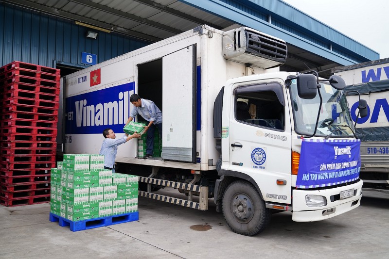 Vinamilk tiếp tục hỗ trợ người dân sau bão lũ