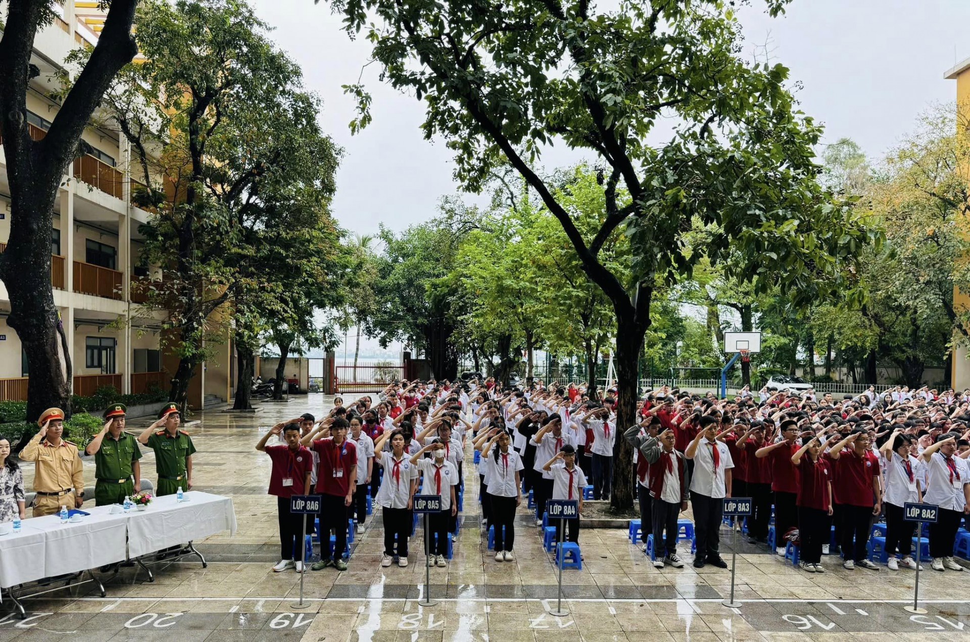 Hà Nội: Công an quận Tây Hồ tổ chức tuyên truyền luật giao thông đường bộ cho giáo viên, học sinh