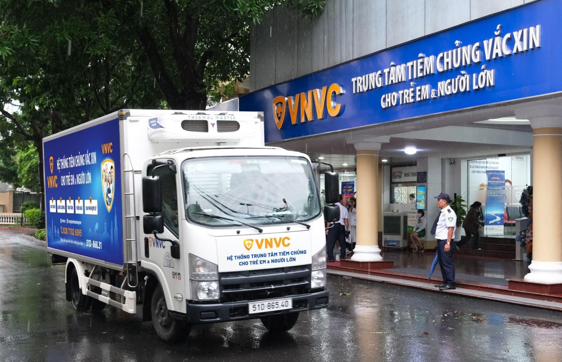 VNVC tiêm gần 15.000 liều vắc xin sốt xuất huyết cho trẻ em và người lớn