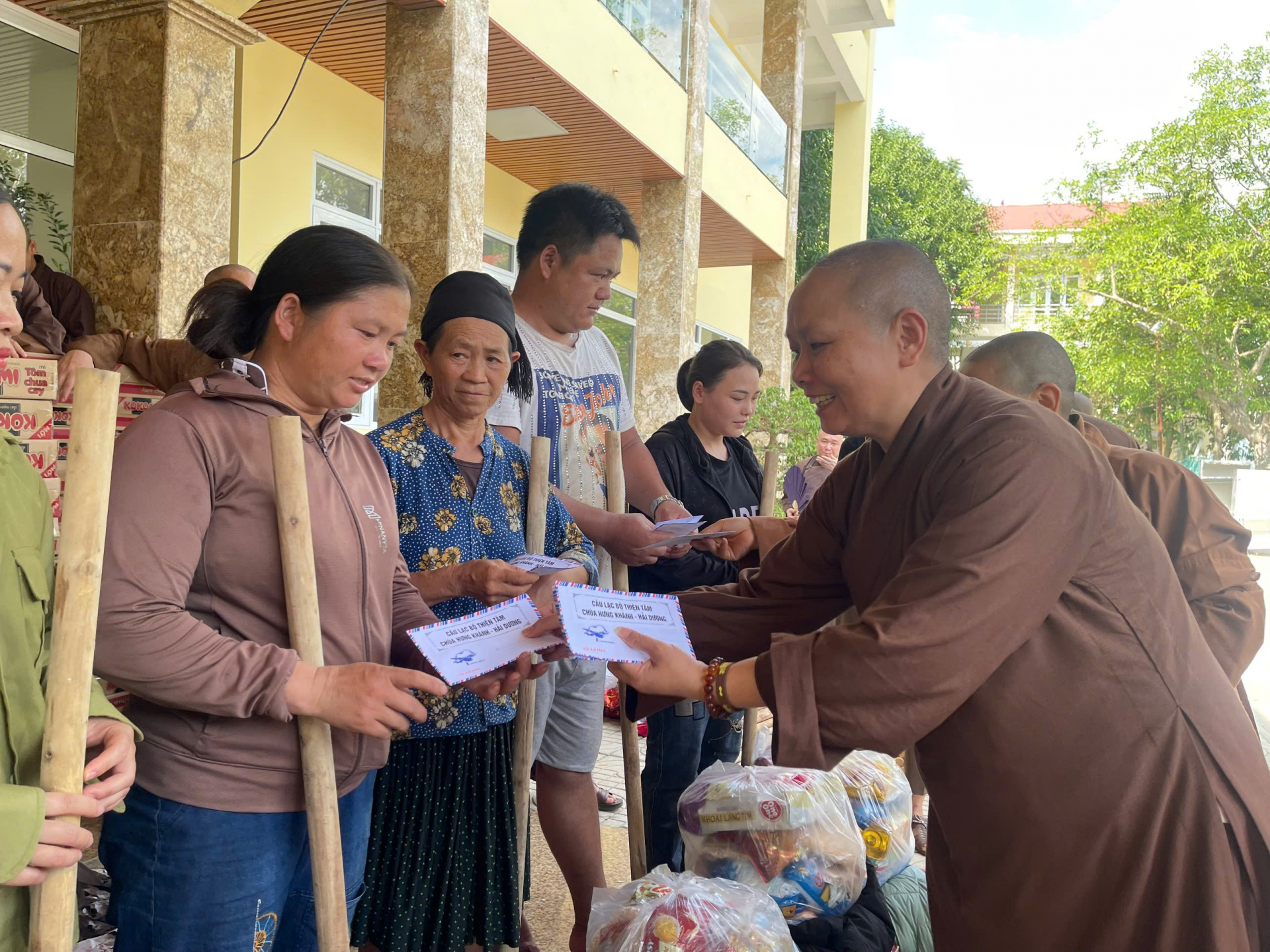 Ni sư Thích Tuệ Hạnh, Ni sư Thích Diệu Thanh - Những tấm gương sáng cửa thiền về hoạt động xã hội