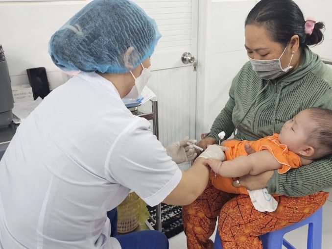 Cần Thơ đẩy mạnh triển khai kế hoạch tiêm bổ sung vaccine phòng, chống bệnh sởi