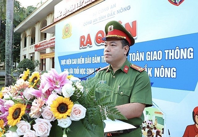 Thượng tá Nguyễn Hữu Đức – Phó Giám đốc Công an tỉnh phát biểu tại buổi lễ ra quân. Ảnh: Công an tỉnh Đắk Nông