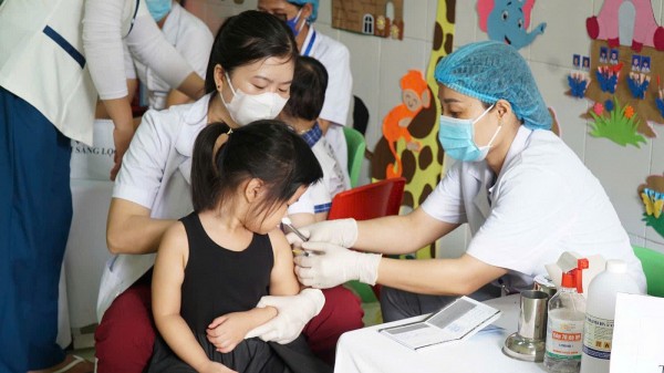 Trung tâm Y tế thành phố Buôn Ma Thuột: Triển khai đồng loạt tiêm vắc xin Sởi – Rubella cho trẻ.