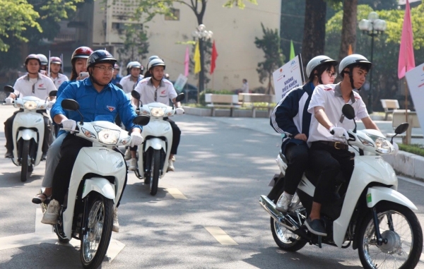 Giảm thiểu tai nạn xe hai bánh thông qua tăng cường chăm sóc thị lực