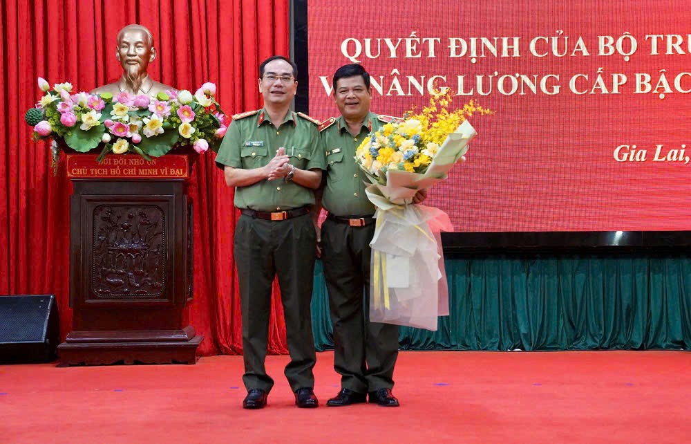 Công an tỉnh Gia Lai công bố các Quyết định của Giám đốc Công an tỉnh về công tác cán bộ.