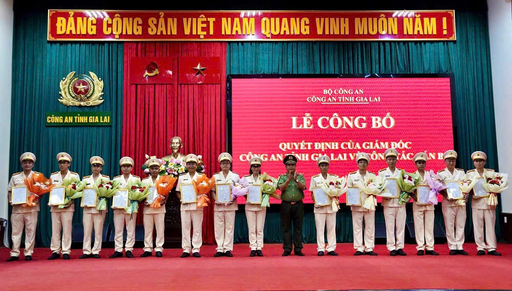 Công an tỉnh Gia Lai công bố các Quyết định của Giám đốc Công an tỉnh về công tác cán bộ.