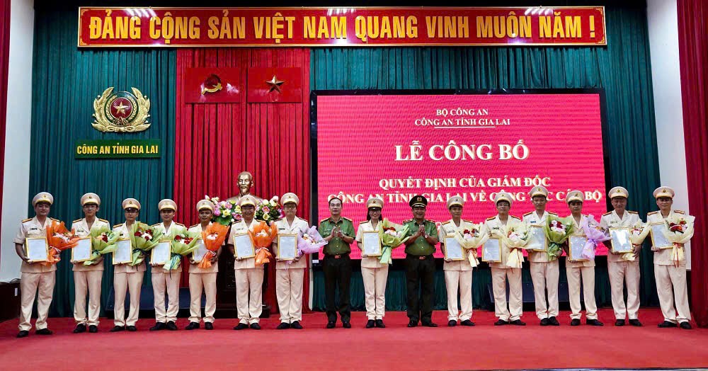 Công an tỉnh Gia Lai công bố các Quyết định của Giám đốc Công an tỉnh về công tác cán bộ.