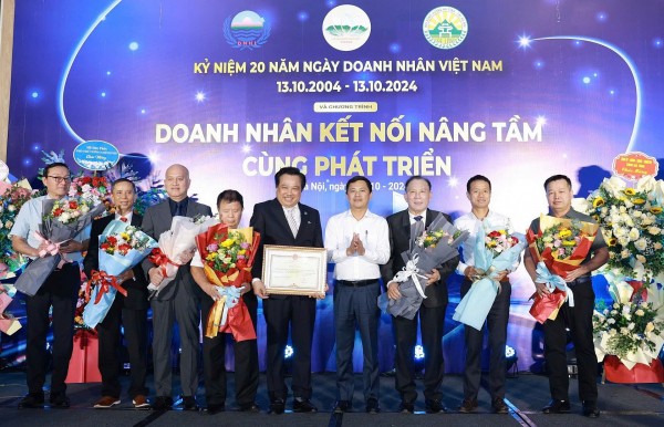 Hội Doanh nghiệp doanh nhân Hà Tĩnh tại Hà Nội tổ chức lễ kỷ niệm 20 năm Ngày Doanh nhân Việt Nam