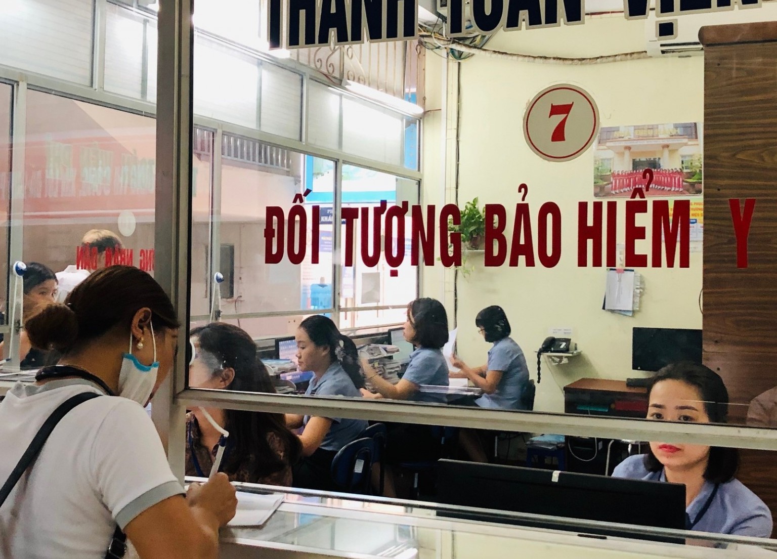 Quy định về thanh toán chi phí thuốc, thiết bị y tế trực tiếp cho người có thẻ BHYT