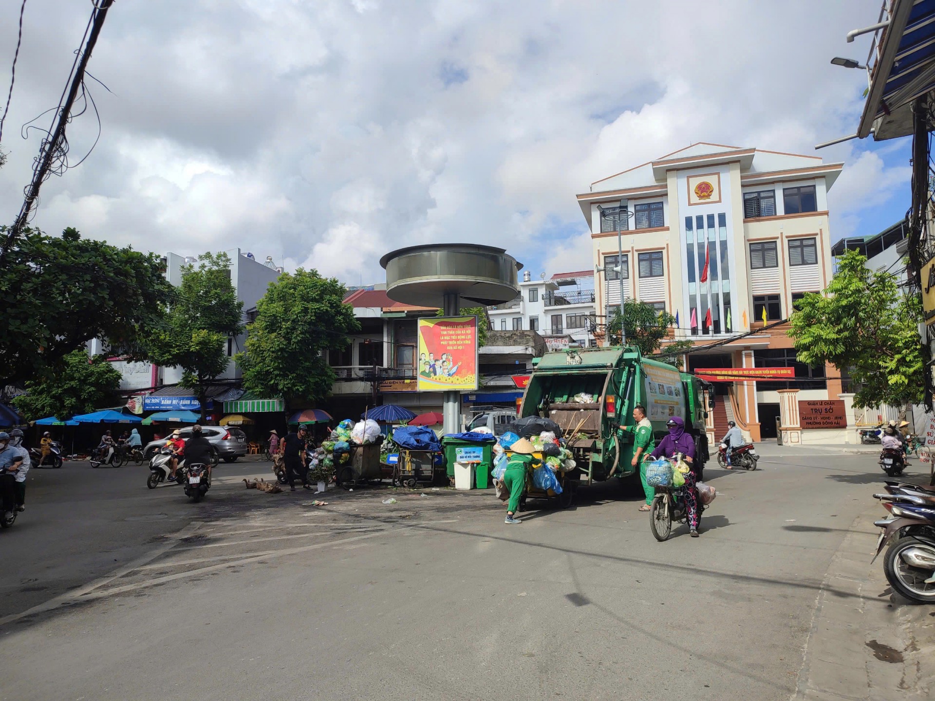 Vòng xuyến phường Đông Hải (Lê Chân, Hải Phòng): Nguy cơ ảnh hưởng sức khỏe và trách nhiệm của chính quyền địa phương?