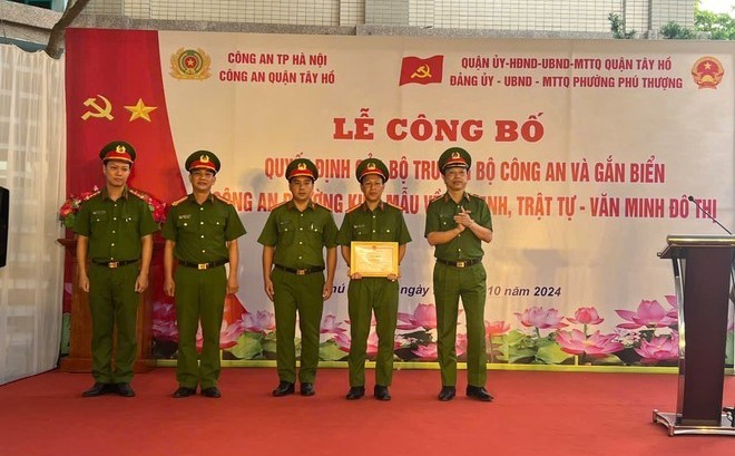 Lễ công bố quyết định và gắn biển “Công an Phường kiểu mẫu về An ninh, Trật tự và Văn minh đô thị” cho phường Nhật Tân và Phú Thượng