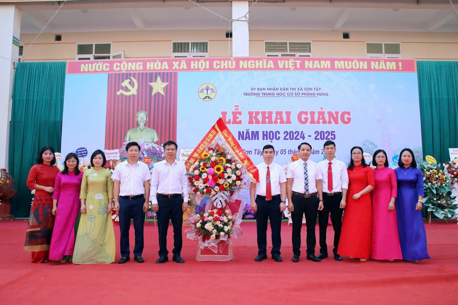 Trường THCS Phùng Hưng, thị xã Sơn Tây: Tự hào truyền thống, hướng tới kỷ niệm 42 năm ngày Nhà giáo Việt Nam (1982-2024)