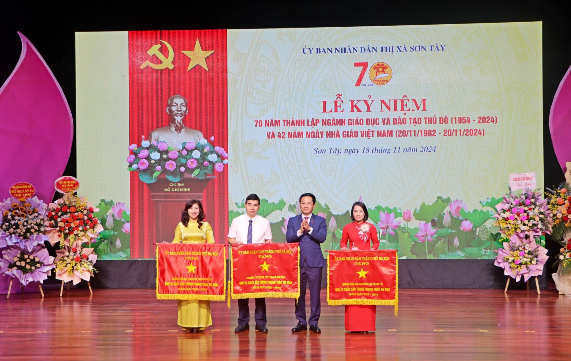 Thị xã Sơn Tây kỷ niệm 70 năm thành lập ngành Giáo dục và Đào tạo Thủ đô Thị xã Sơn Tây kỷ niệm 70 năm thành lập ngành Giáo dục và Đào tạo Thủ đô