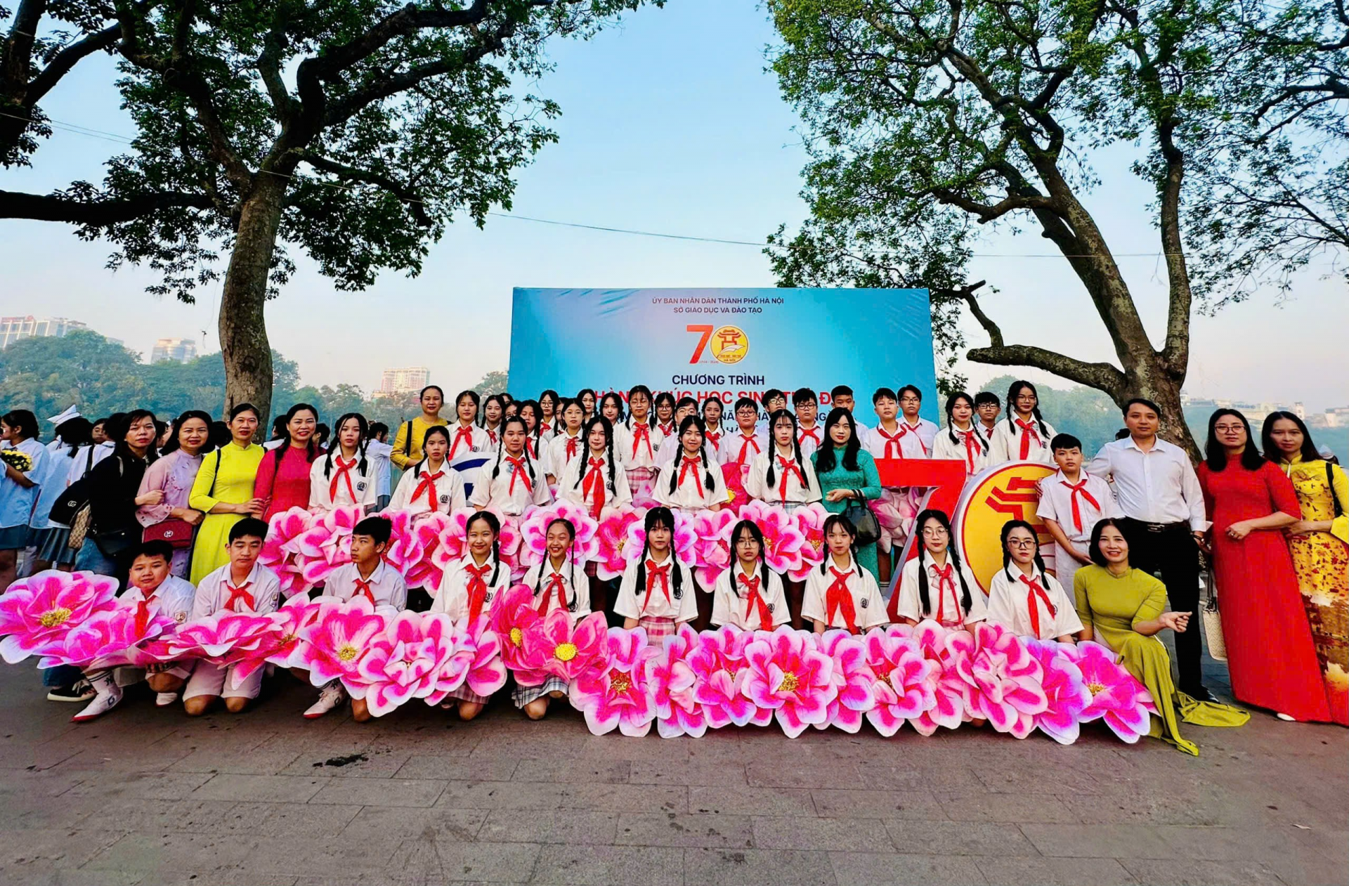 Trường THCS Phùng Hưng, thị xã Sơn Tây: Tự hào truyền thống, hướng tới kỷ niệm 42 năm ngày Nhà giáo Việt Nam (1982-2024)