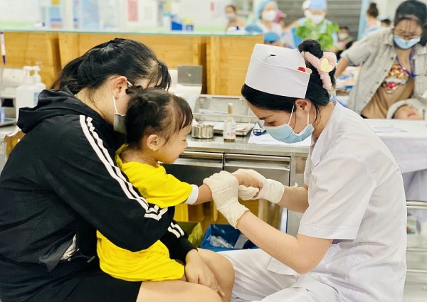 Người đứng đầu địa phương phải chịu trách nhiệm nếu bỏ sót trẻ chưa tiêm vaccine sởi