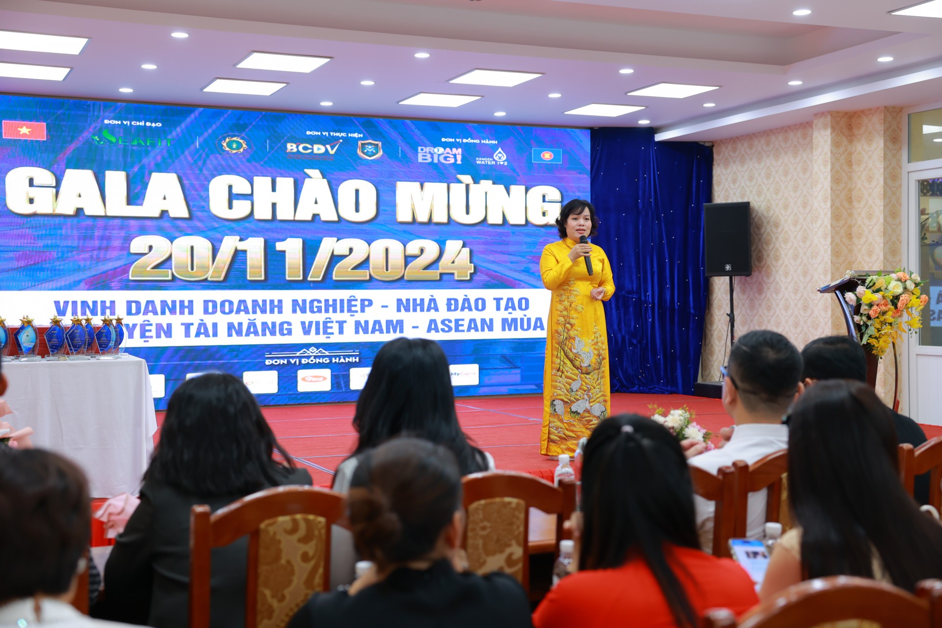 Hội đồng nhà huấn luyện và phát triển doanh nghiệp Việt Nam (BCDV) đã tổ chức chương trình vinh danh doanh nghiệp, nhà đào tạo - huấn luyện tài năng