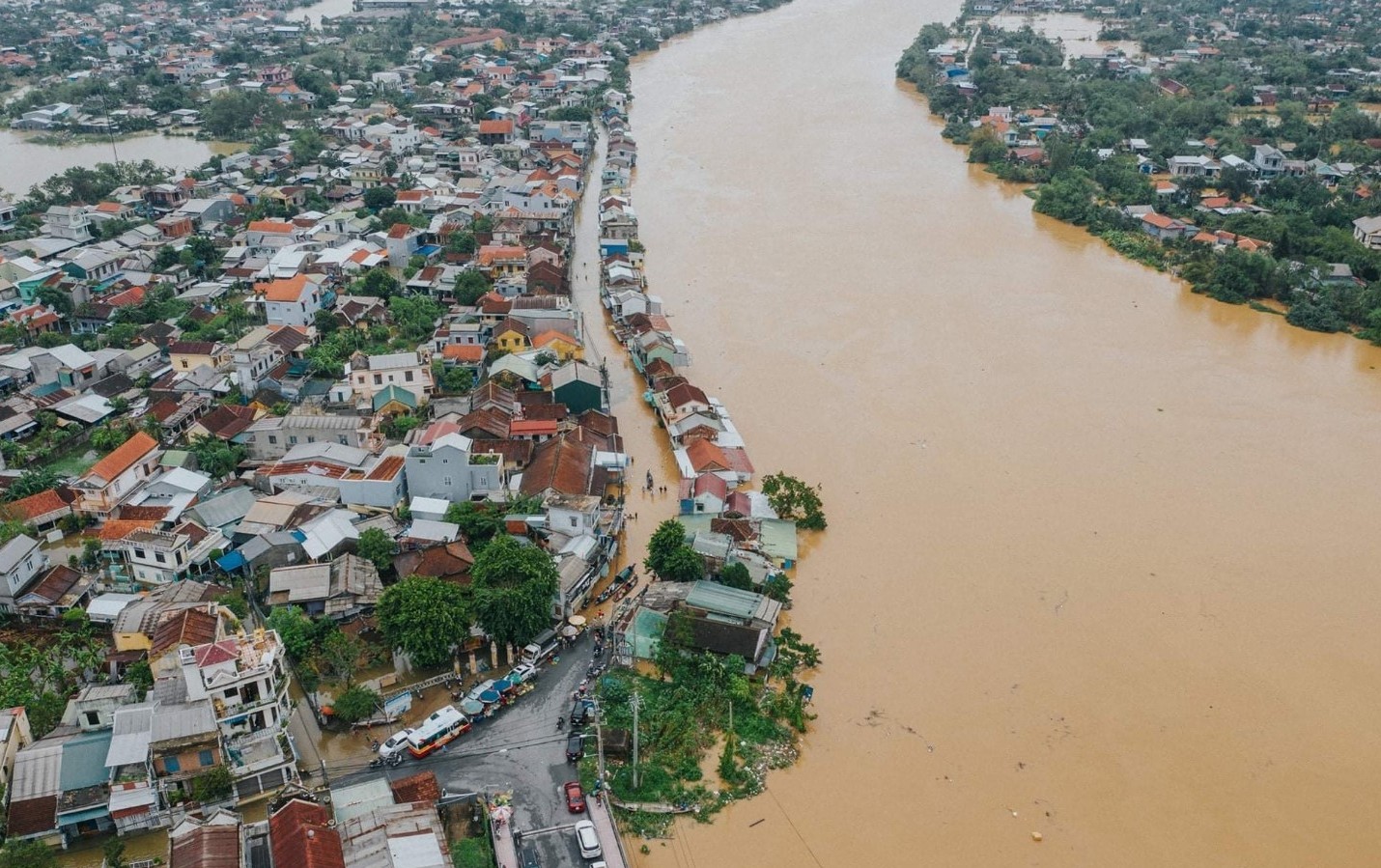 Thủ tướng chỉ đạo chủ động ứng phó, khắc phục nhanh hậu quả mưa lũ ở Trung Bộ