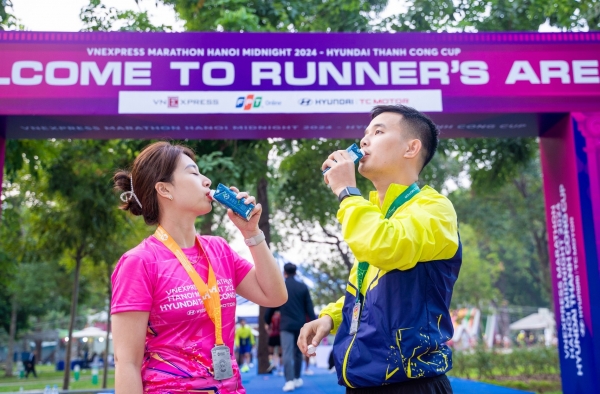 Vinamilk tài trợ “132 kg đạm” cho 11.000 runner VnExpress Marathon Hà Nội