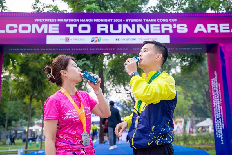 Vinamilk tài trợ “132 kg đạm*” cho 11.000 runner VnExpress Marathon Hà Nội.