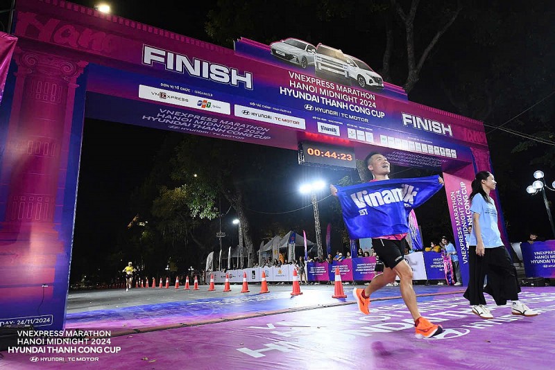 Vinamilk tài trợ “132 kg đạm*” cho 11.000 runner VnExpress Marathon Hà Nội.