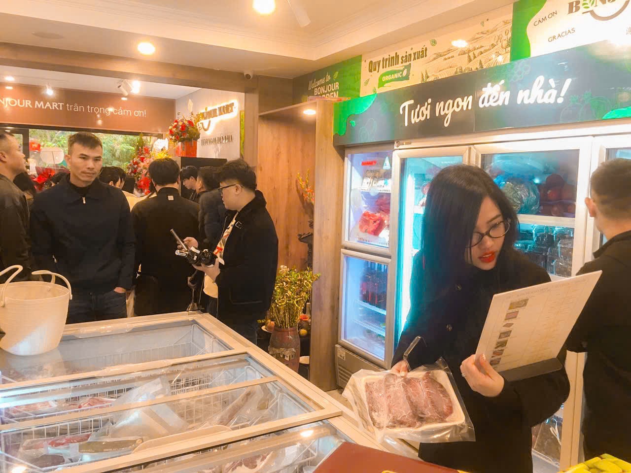 Bonjour Mart khai trương tại Geleximco - Lê Trọng Tấn: Điểm đến mua sắm chất lượng cho cuộc sống hiện đại Bonjour Mart khai trương tại Geleximco - Lê Trọng Tấn: Điểm đến mua sắm chất lượng cho cuộc sống hiện đại