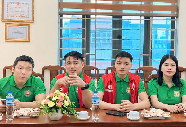 Bác sĩ Vũ Trọng Quỳnh là 1 trong 5 thành viên vinh dự được tuyên dương và chứng nhận của Chủ tịch Hội Chữ thập đỏ tỉnh Thái Nguyên Bác sĩ Vũ Trọng Quỳnh là 1 trong 5 thành viên vinh dự được tuyên dương và chứng nhận của Chủ tịch Hội Chữ thập đỏ tỉnh Thái Nguyên