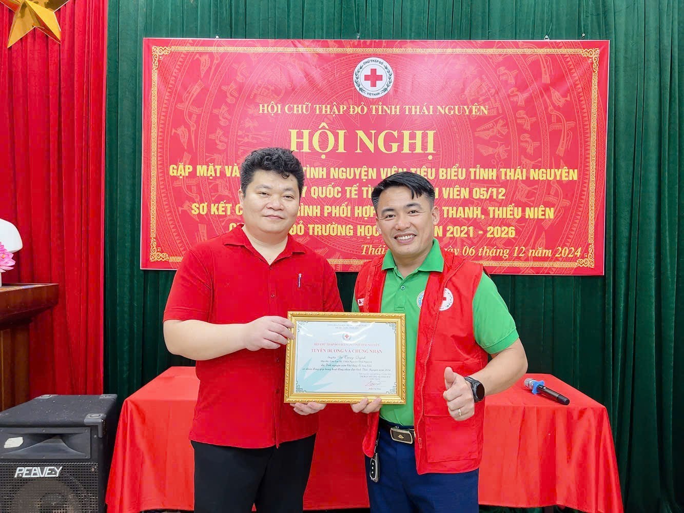 Bác sĩ Vũ Trọng Quỳnh là 1 trong 5 thành viên vinh dự được tuyên dương và chứng nhận của Chủ tịch Hội Chữ thập đỏ tỉnh Thái Nguyên Bác sĩ Vũ Trọng Quỳnh là 1 trong 5 thành viên vinh dự được tuyên dương và chứng nhận của Chủ tịch Hội Chữ thập đỏ tỉnh Thái Nguyên