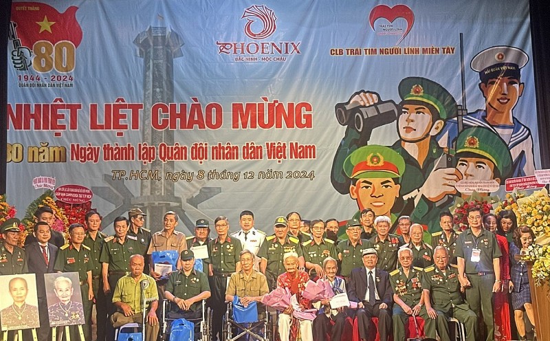 “CLB TRÁI TIM NGƯỜI LÍNH MIỀN TÂY” TỔ CHỨC LỄ KỶ NIỆM 80 NĂM NGÀY THÀNH LẬP QUÂN ĐỘI NHÂN DÂN VIỆT NAM (22/12/1944 – 22/12/2024) “CLB Trái tim người lính miền Tây” tổ chức lễ kỷ niệm 80 năm ngày thành lập Quân Đội Nhân Dân Việt Nam (22/12/1944 - 22/12/2024)