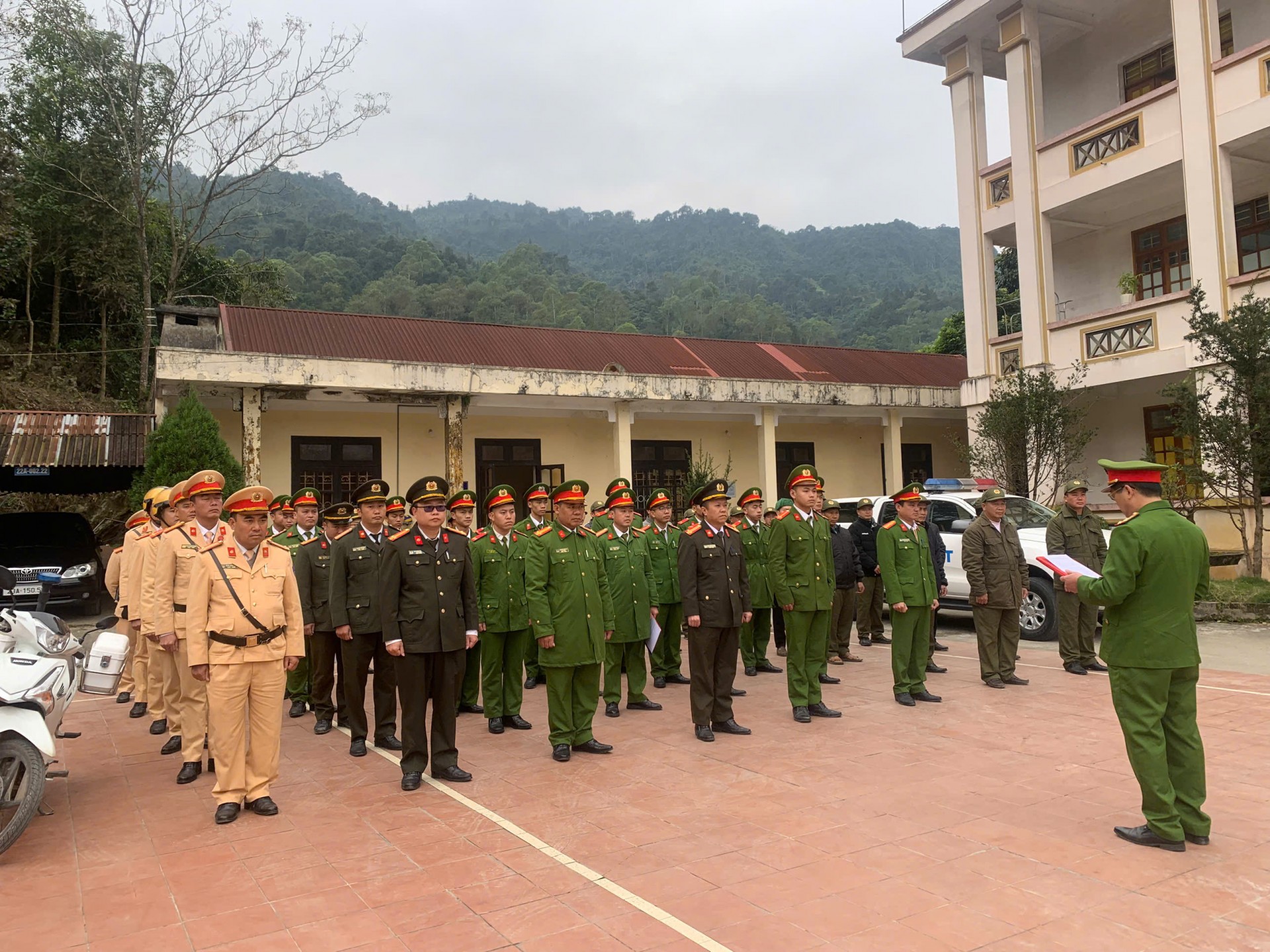 Hà Giang: Các địa phương đồng loạt tổ chức lễ ra quân tấn công trấn áp tội phạm, bảo đảm an ninh trật tự tết Nguyên đán Ất Tỵ 2025.