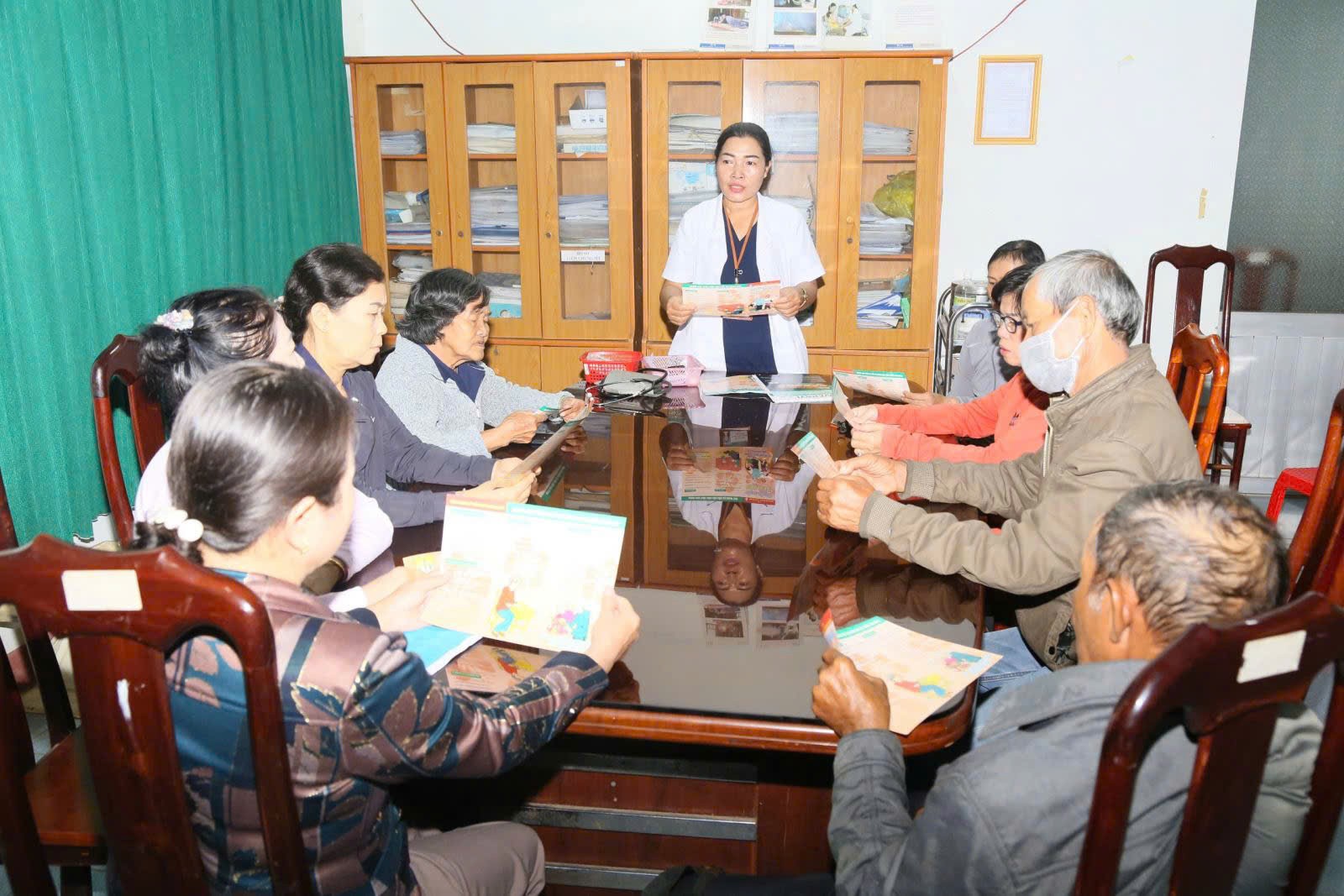 Trạm y tế xã Hòa Khánh quan tâm chăm sóc sức khỏe cho người cao tuổi Trạm y tế xã Hòa Khánh quan tâm chăm sóc sức khỏe cho người cao tuổi